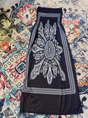 VENUS Swim Cover Up
Size Medium